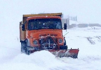 برف راه ارتباطی ۱۵ روستای هشترود را بست