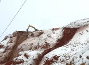 عملیات پایدار سازی و رفع خطر از ریزش کوه در خیابان شهید ولی پور باغمیشه ادامه دارد