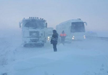 اسکان اضطراری بیش از ۲۶۰۰ مسافر گرفتار در برف و کولاک در آذربایجان شرقی