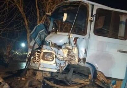 مصدومیت ۱۲ نفر در واژگونی مینی‌بوس مسیر اقبالیه- قزوین