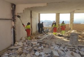 تخریب چهار طبقه مسکونی غیرمجاز یک ساختمان در تبریز