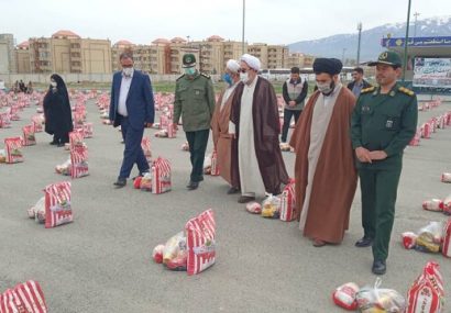 توزیع ۱۰۰۰ بسته معیشتی و کمک مومنانه توسط سپاه و بسیج در اهر
