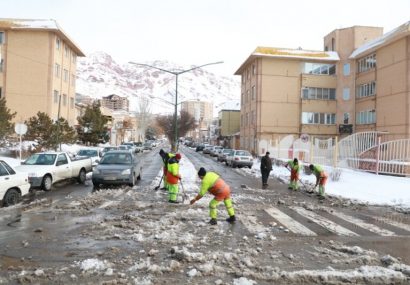 تصمیمات لازم برای سرعت بخشیدن به برف روبی در شرق تبریز اتخاذ شد