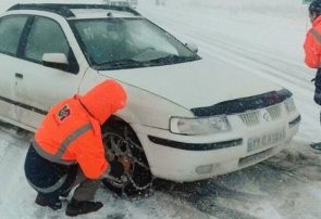راهداری آذربایجان شرقی به ۷۲۳ خودرو گرفتار در برف و کولاک امداد رسانی کردند.