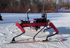 تصاویری باورنکردنی از اسکی ماهرانه ربات ۶ پا در چین